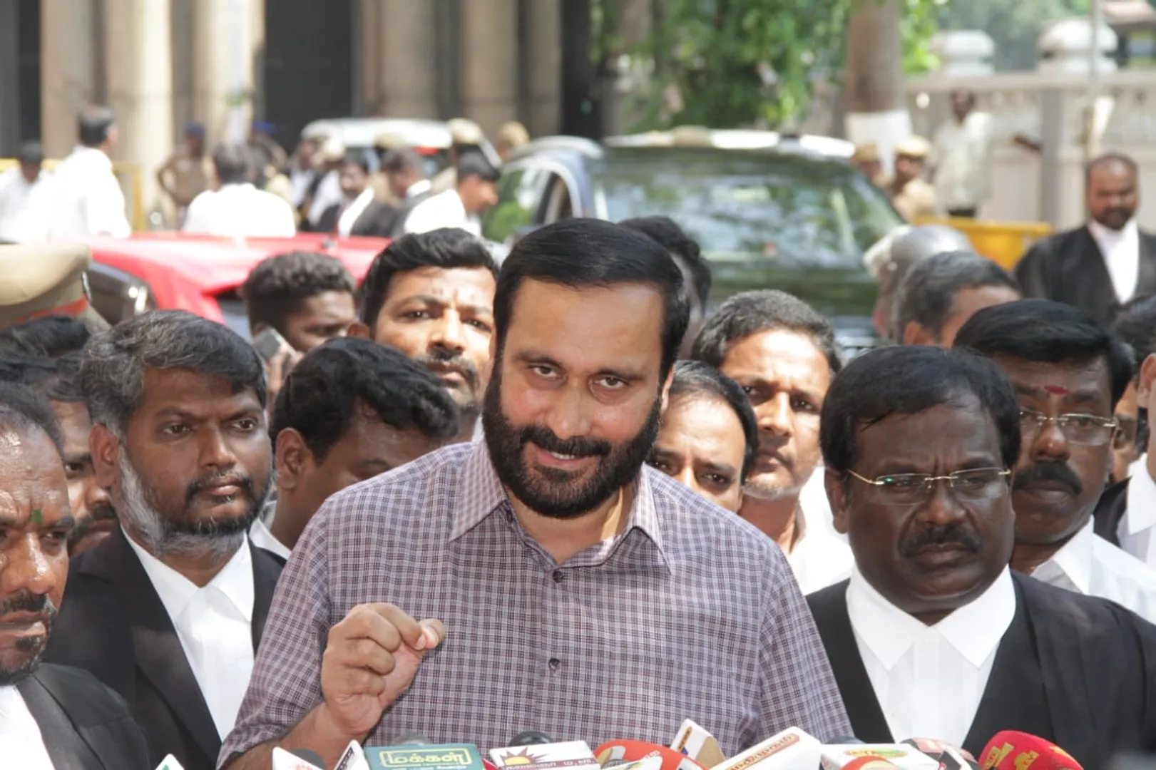 அன்புமணி ராமதாஸ் சிறப்பு நீதி மன்றம் வருகை [படங்கள்]